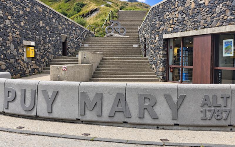 Photo des escalier du Puy Mary